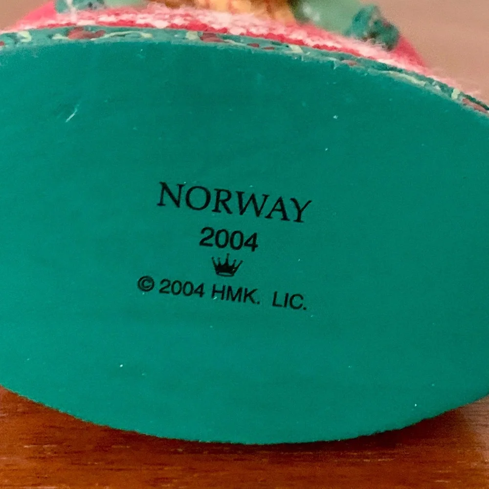 Hallmark Keepsake Ornament Santas Around the World Norway 2004